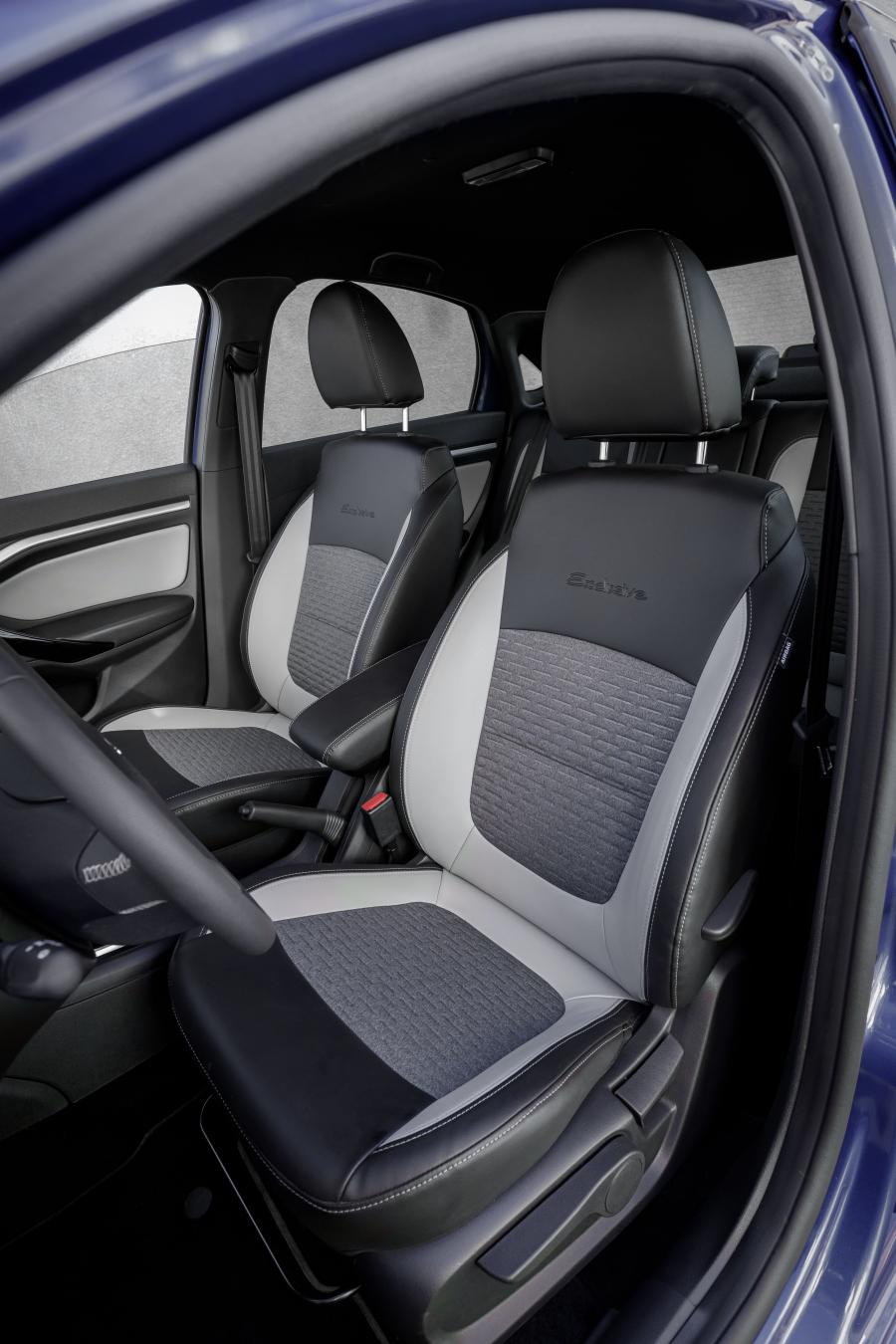 Интерьер Lada Vesta Exclusive (GFL) 2016 года  (фото 10 из 25)